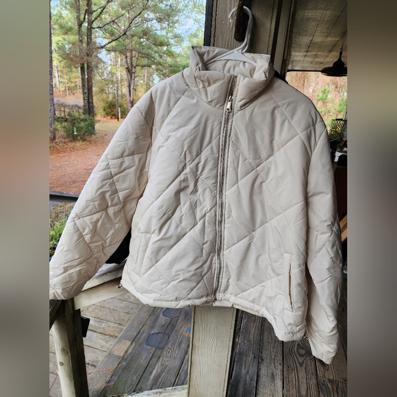 WHITE PUFFER JACKET - Picture 3 of 6